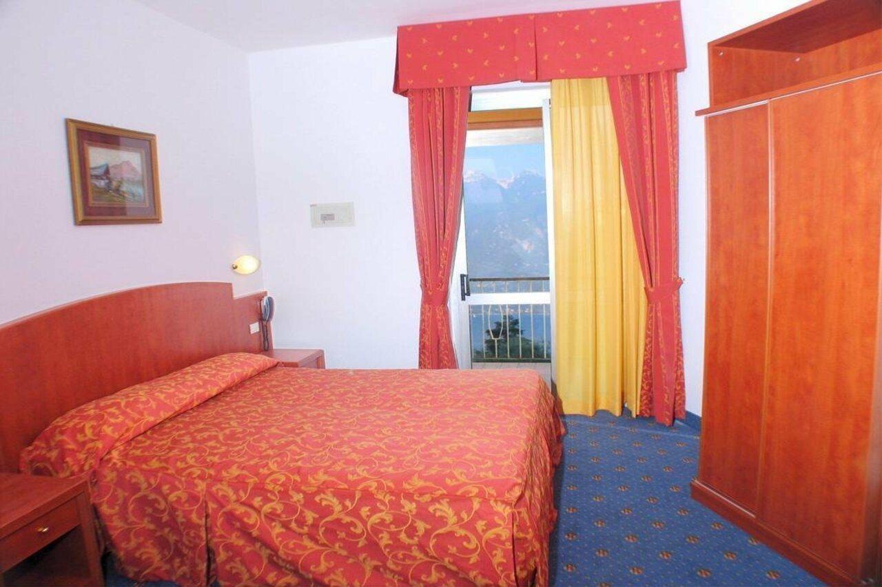 Hotel Astor Limone sul Garda Extérieur photo