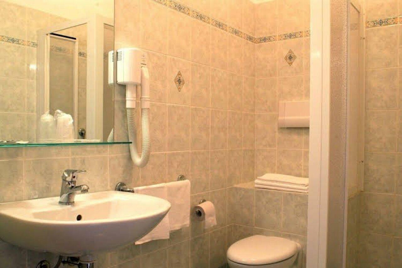 Hotel Astor Limone sul Garda Extérieur photo
